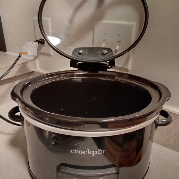 Crockpot Slow Cooker (Good As New) - Picture 4 of 9